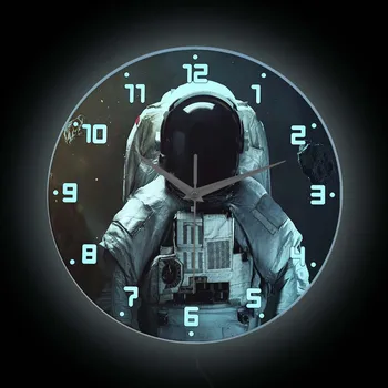 Астронавт на Луне Настенные Часы со Светодиодной Подсветкой для Детской комнаты Научная Фантастика Искусство Вселенная Планета Космонавт Настенные Часы Светятся в Темноте  10